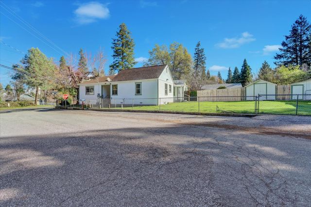 13207 Ridge Rd, Grass Valley, CA 95945