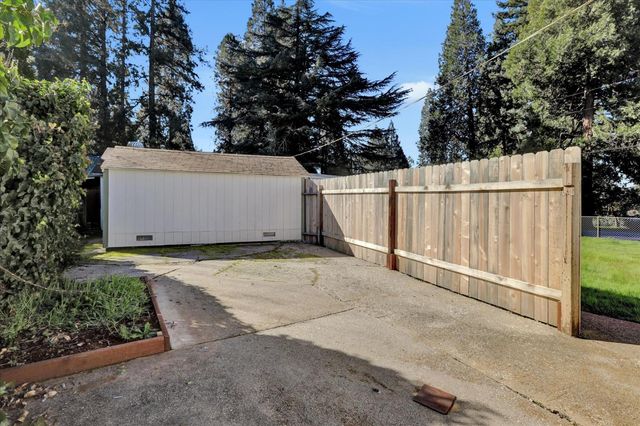 13207 Ridge Rd, Grass Valley, CA 95945