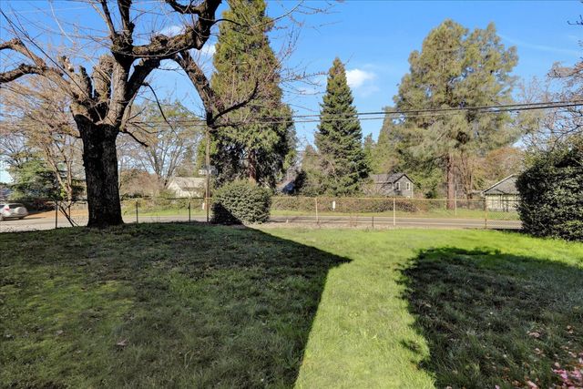 13207 Ridge Rd, Grass Valley, CA 95945