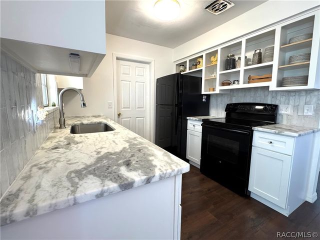 7 N Adams Street, Beverly Hills, FL 34465