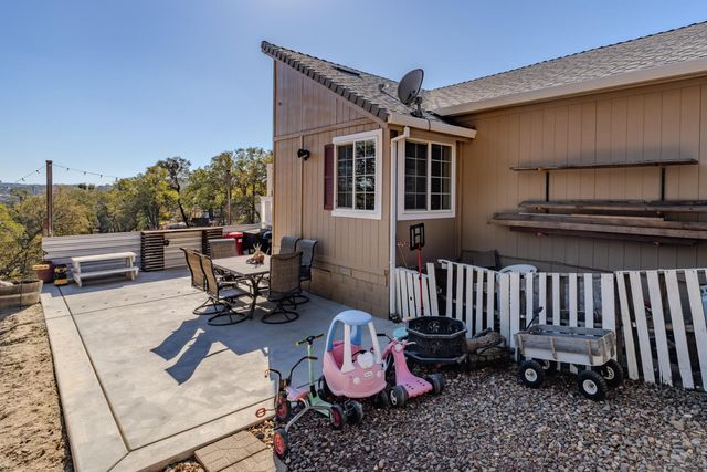 2321 Hartvickson Ln, Valley Springs, CA 95252