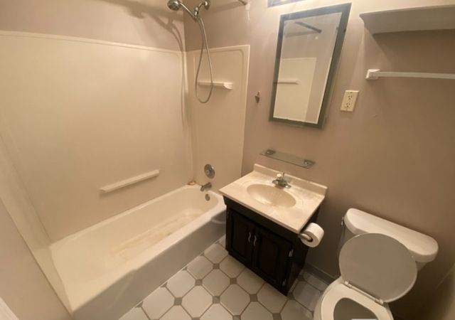 505-507 Woodland Avenue, Wauconda, IL 60084