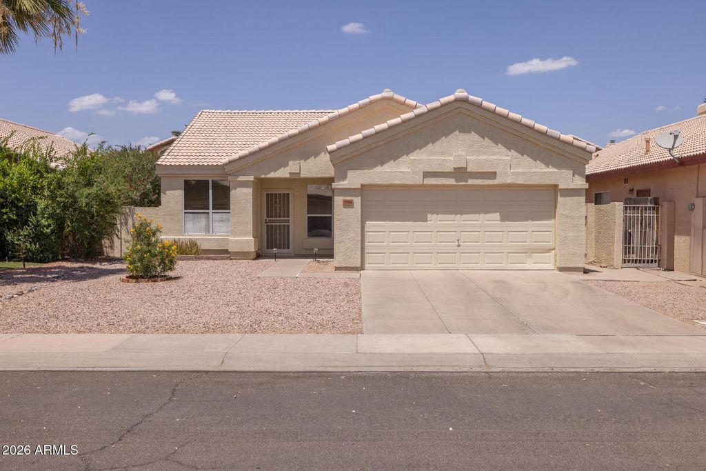 1068 W GLENMERE Drive, Chandler, AZ 85224