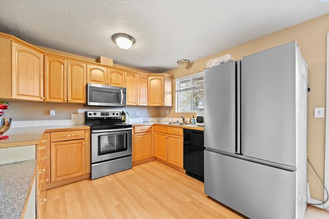 111 N Lincoln Ave, Kennewick, WA 99336