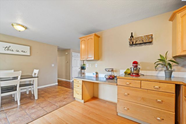 111 N Lincoln Ave, Kennewick, WA 99336