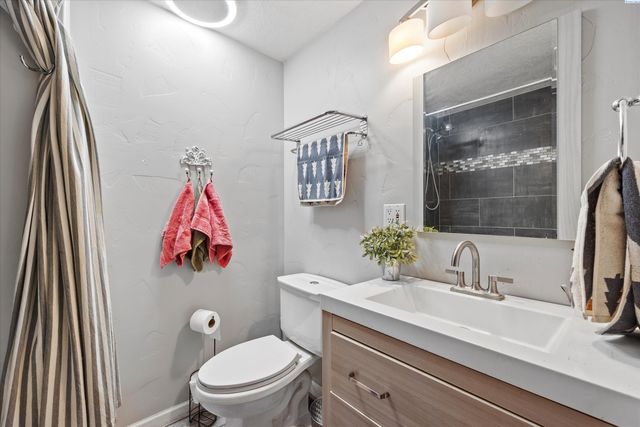 111 N Lincoln Ave, Kennewick, WA 99336