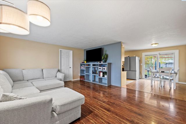 111 N Lincoln Ave, Kennewick, WA 99336