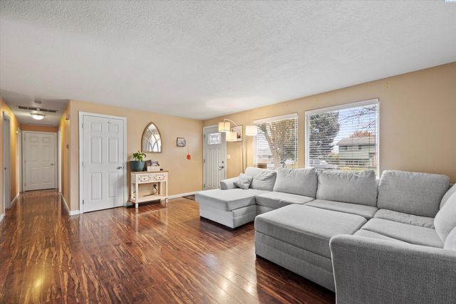 111 N Lincoln Ave, Kennewick, WA 99336