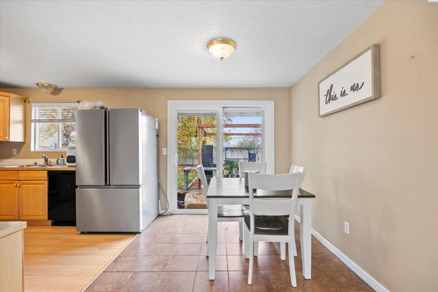 111 N Lincoln Ave, Kennewick, WA 99336