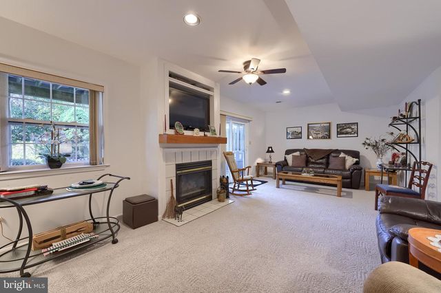 18 LAURELGATE PL, Millersville, PA 17551