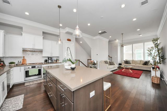 9614 Riddlewood Ln, Houston, TX 77025