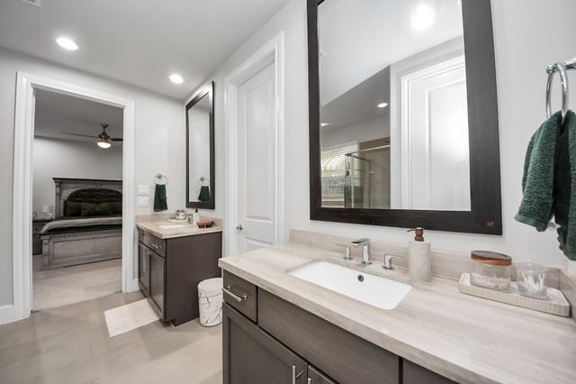 9614 Riddlewood Ln, Houston, TX 77025