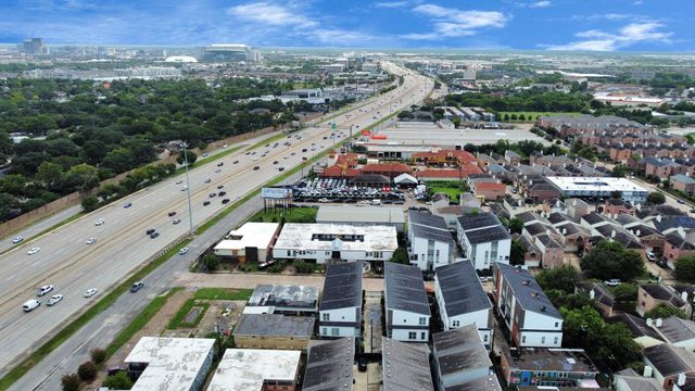 9614 Riddlewood Ln, Houston, TX 77025