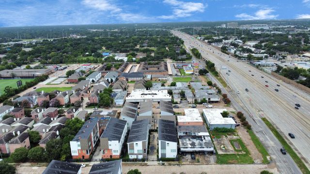 9614 Riddlewood Ln, Houston, TX 77025