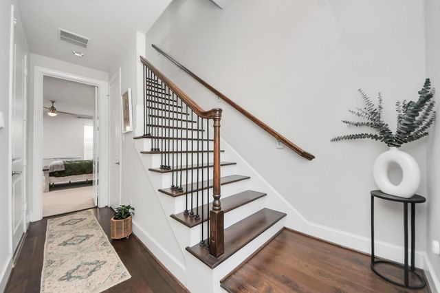 9614 Riddlewood Ln, Houston, TX 77025