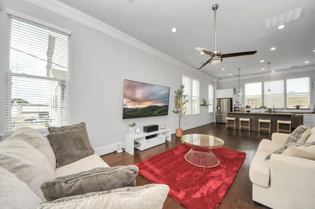 9614 Riddlewood Ln, Houston, TX 77025