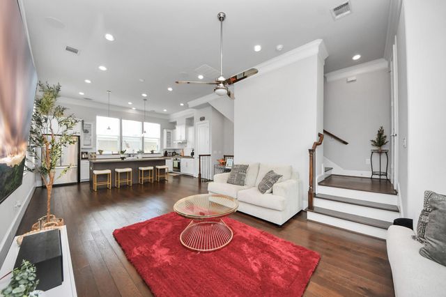 9614 Riddlewood Ln, Houston, TX 77025