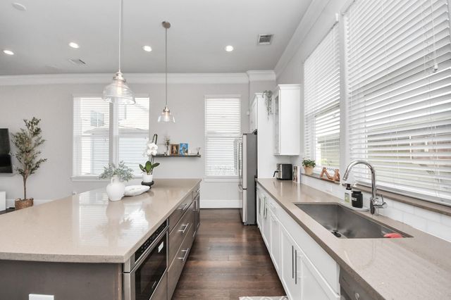 9614 Riddlewood Ln, Houston, TX 77025