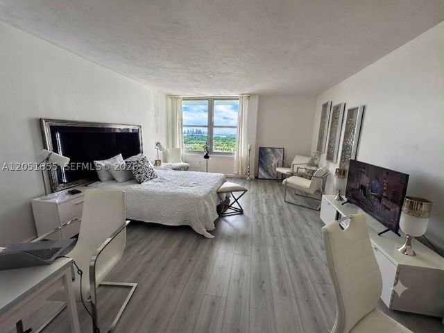 2899 Collins Ave 1734, Miami Beach, FL 33140