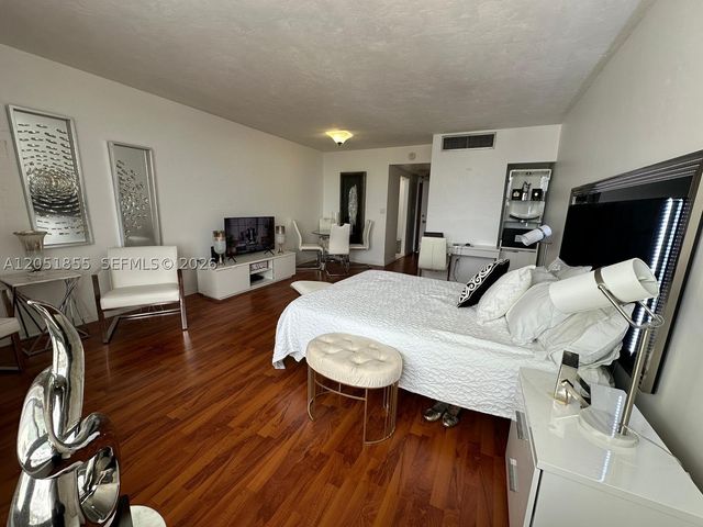 2899 Collins Ave 1734, Miami Beach, FL 33140