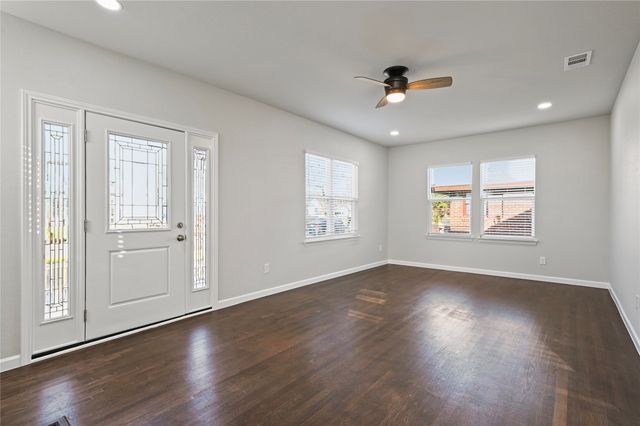 820 W College Street, Sherman, TX 75092