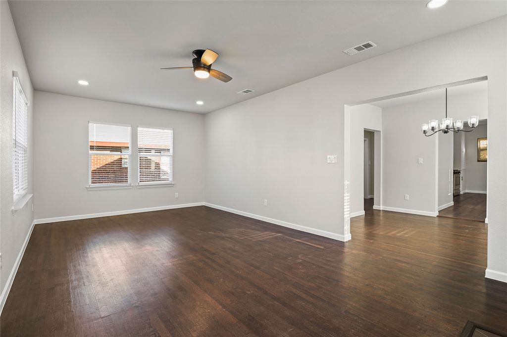 820 W College Street, Sherman, TX 75092