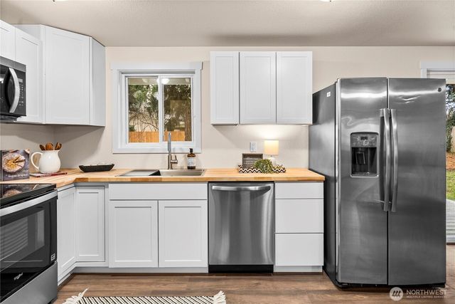 525 SW 302nd Street, Federal Way, WA 98023