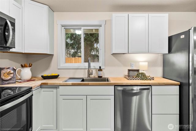 525 SW 302nd Street, Federal Way, WA 98023