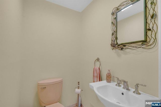 805 Washburn Street, Teaneck, NJ 07666