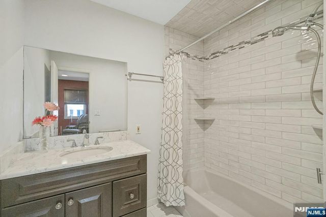 805 Washburn Street, Teaneck, NJ 07666