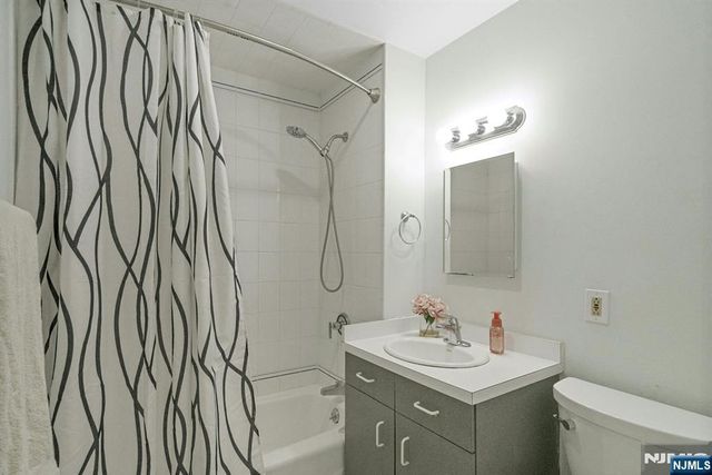 805 Washburn Street, Teaneck, NJ 07666