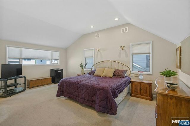 805 Washburn Street, Teaneck, NJ 07666
