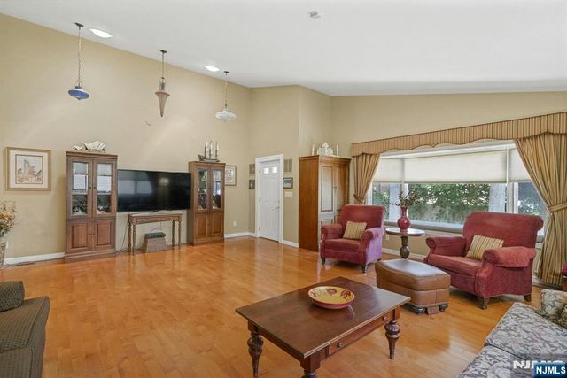 805 Washburn Street, Teaneck, NJ 07666