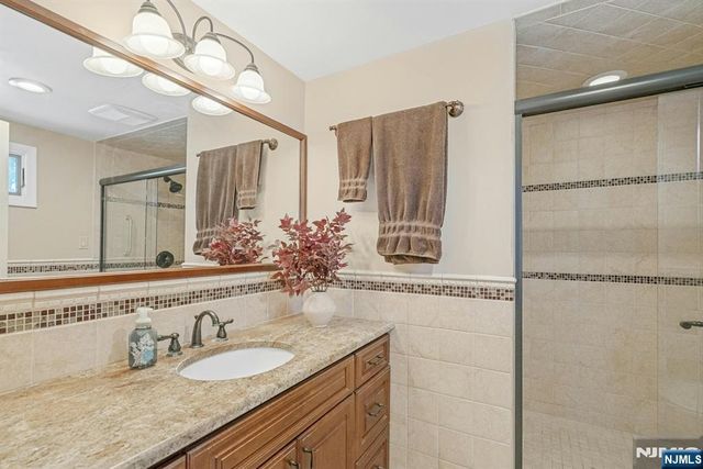 805 Washburn Street, Teaneck, NJ 07666