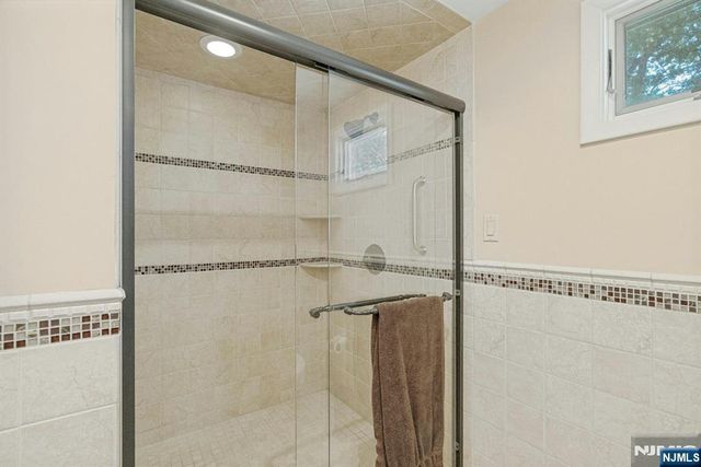 805 Washburn Street, Teaneck, NJ 07666