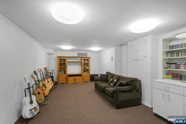 805 Washburn Street, Teaneck, NJ 07666