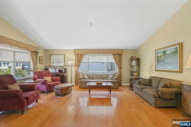 805 Washburn Street, Teaneck, NJ 07666