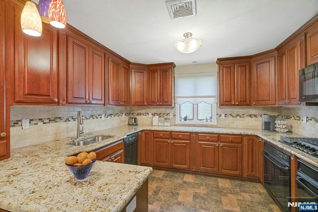 805 Washburn Street, Teaneck, NJ 07666