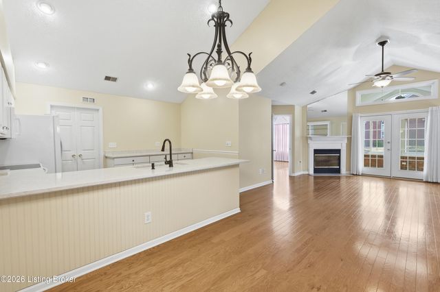 8019 Saint Andrews Village Dr, Louisville, KY 40241