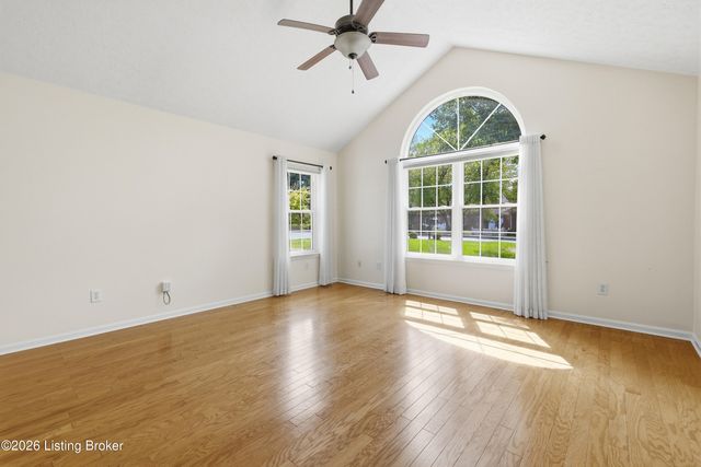 8019 Saint Andrews Village Dr, Louisville, KY 40241