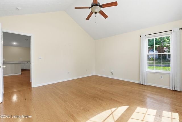 8019 Saint Andrews Village Dr, Louisville, KY 40241