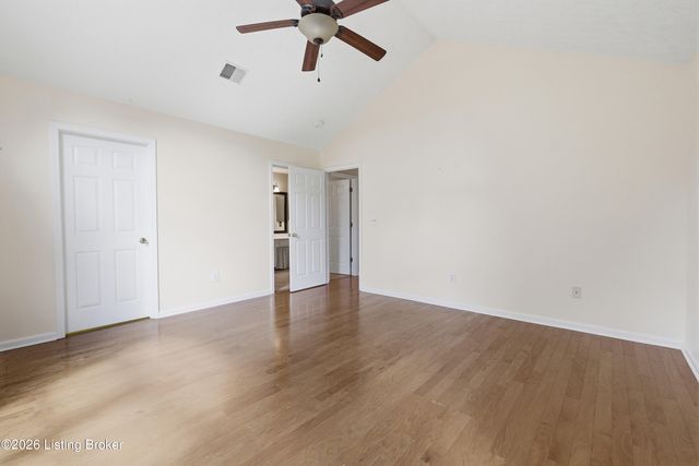 8019 Saint Andrews Village Dr, Louisville, KY 40241