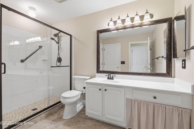 8019 Saint Andrews Village Dr, Louisville, KY 40241