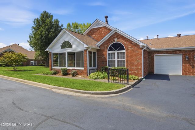 8019 Saint Andrews Village Dr, Louisville, KY 40241