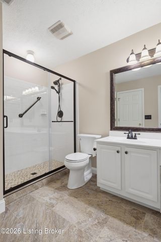 8019 Saint Andrews Village Dr, Louisville, KY 40241