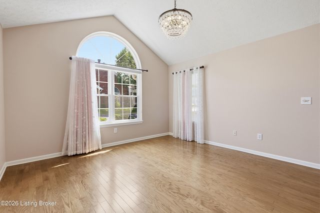 8019 Saint Andrews Village Dr, Louisville, KY 40241