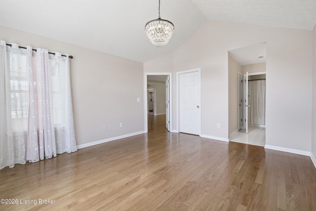 8019 Saint Andrews Village Dr, Louisville, KY 40241