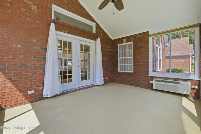 8019 Saint Andrews Village Dr, Louisville, KY 40241