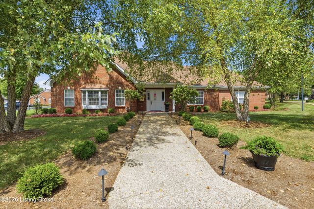 8019 Saint Andrews Village Dr, Louisville, KY 40241