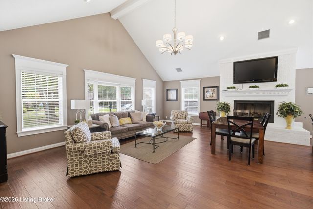 8019 Saint Andrews Village Dr, Louisville, KY 40241